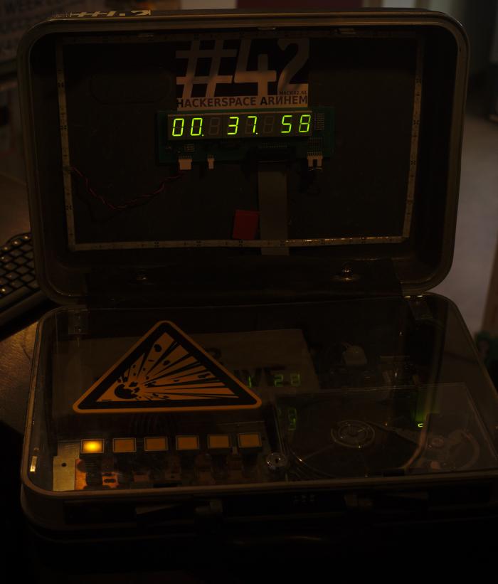 "Bomb Defusal Puzzle" (CC BY-SA 2.0) by dvanzuijlekom